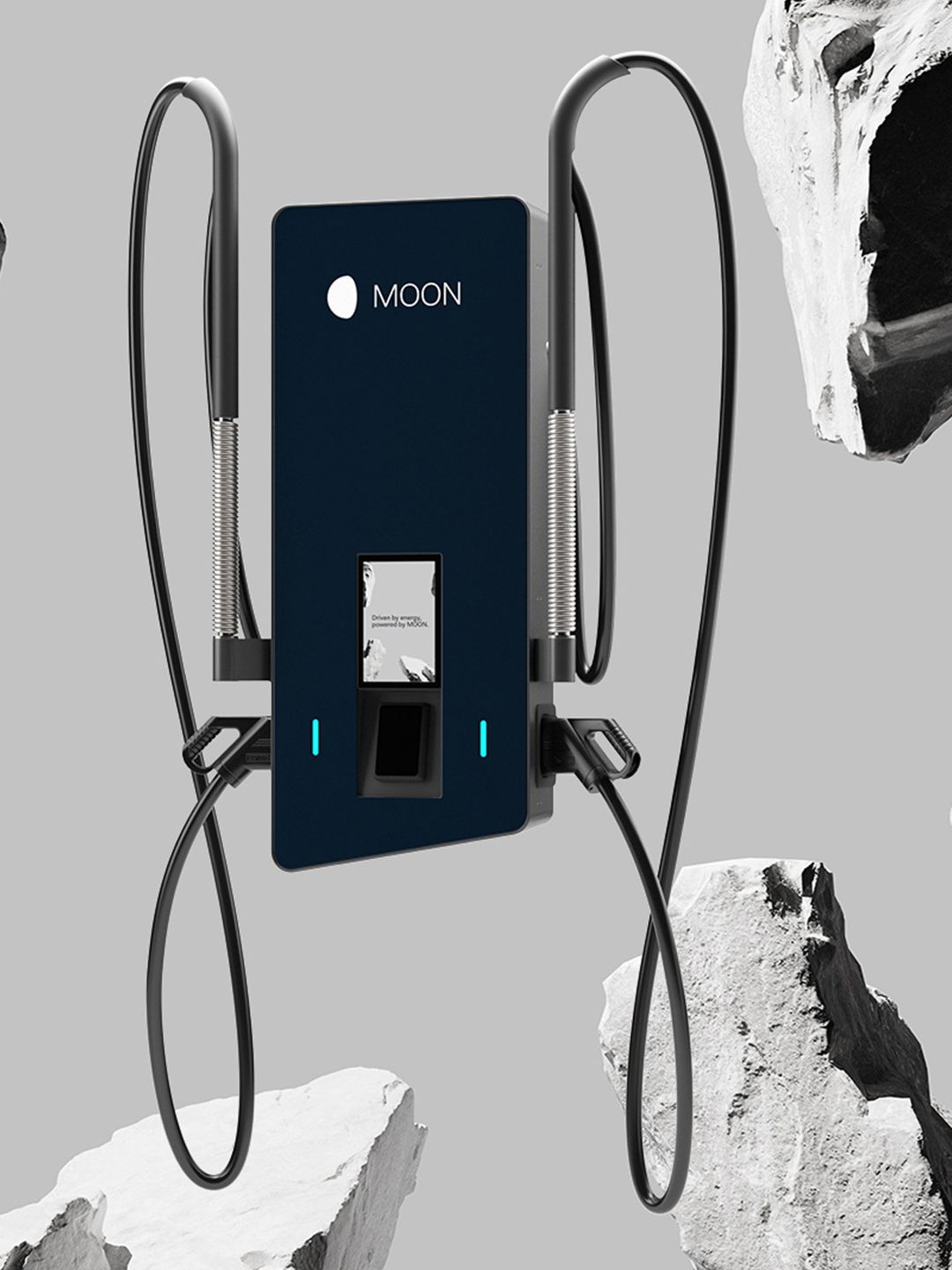 POWER Charger 50 DC în fața bolovanilor