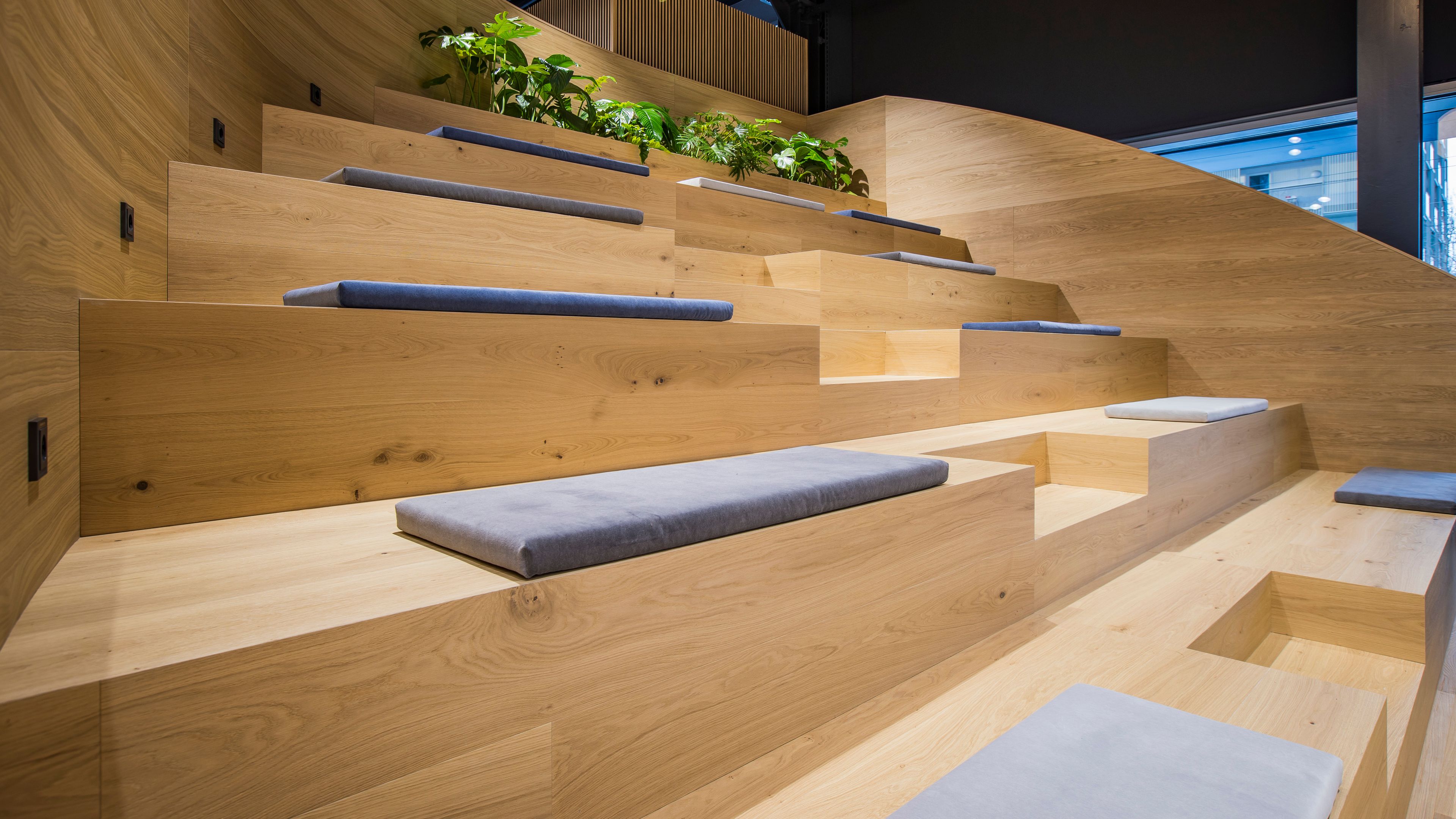 Tribună cu perne pentru scaune