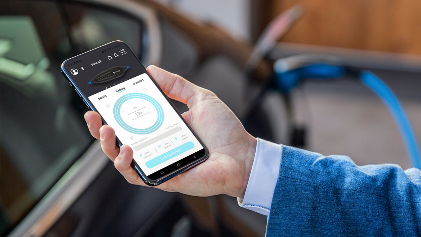 Afișajul telefonului mobil cu statistici de încărcare