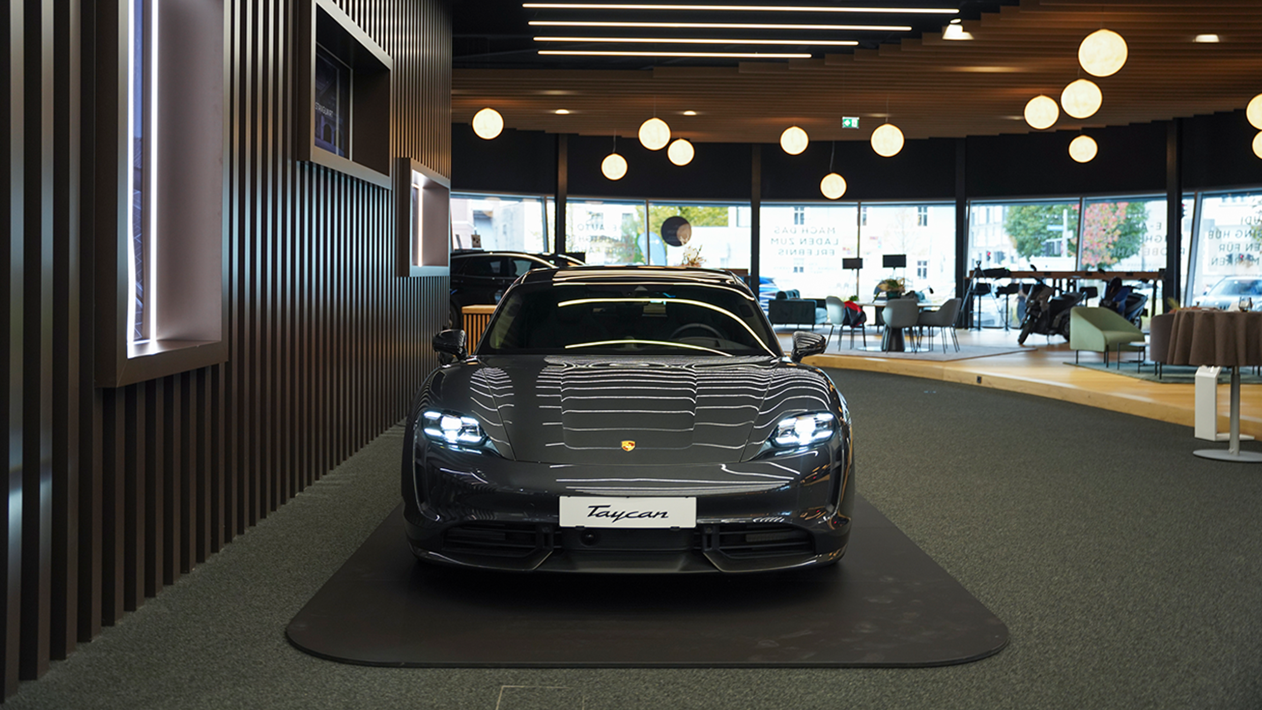 Mașina în MOONCITY